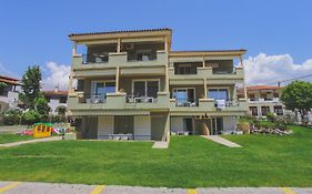 By The Sea Apartments-Studios